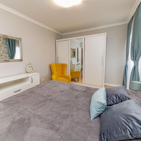 City Center De Lux Apartment Бар Екстериор снимка