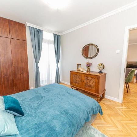 City Center De Lux Apartment Бар Екстериор снимка