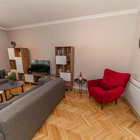 City Center De Lux Apartment Бар Екстериор снимка