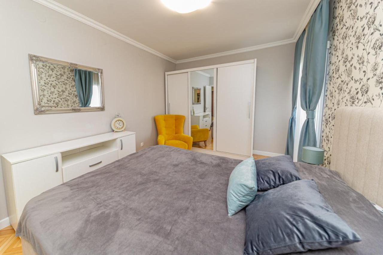 City Center De Lux Apartment Бар Екстериор снимка