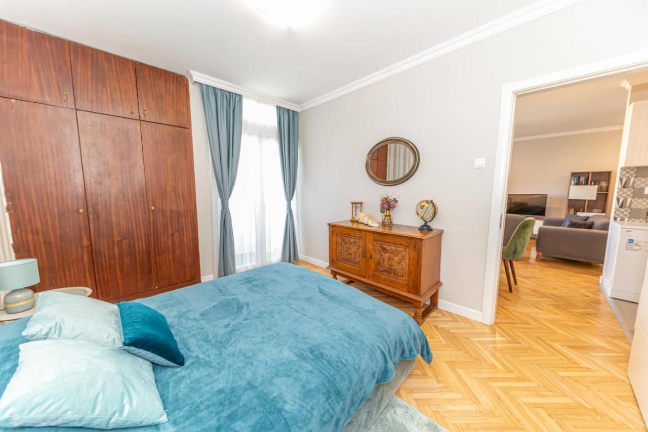 City Center De Lux Apartment Бар Екстериор снимка