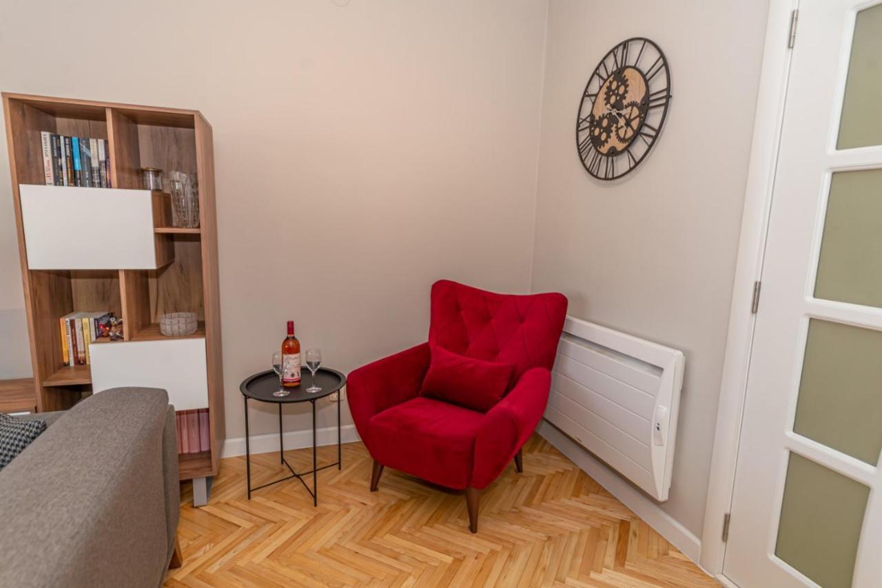 City Center De Lux Apartment Бар Екстериор снимка