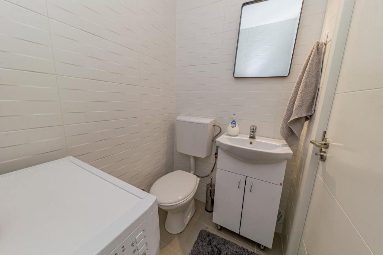City Center De Lux Apartment Бар Екстериор снимка