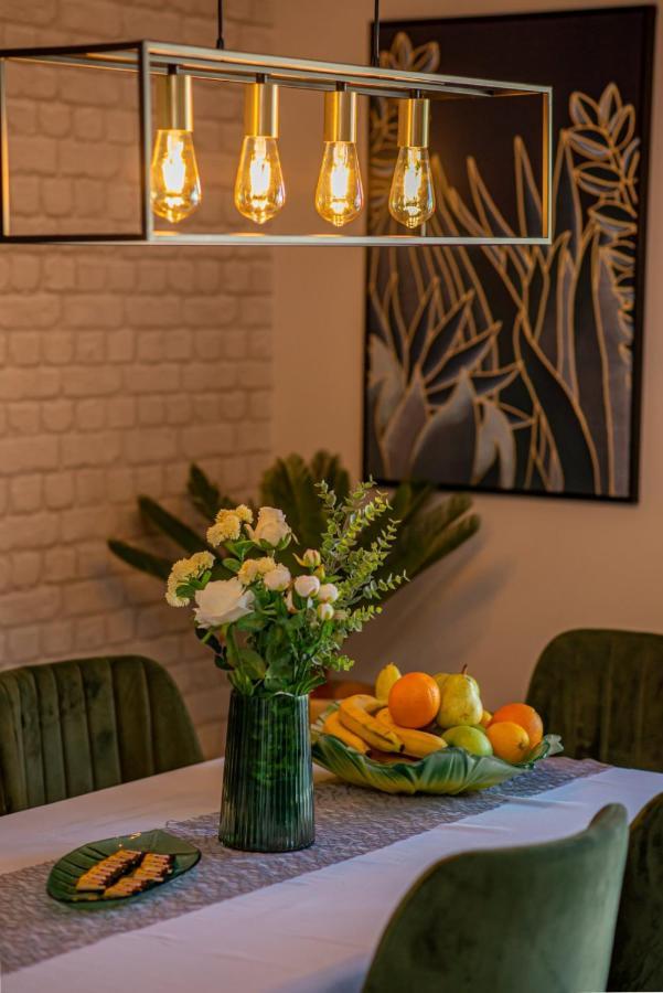 City Center De Lux Apartment Бар Екстериор снимка
