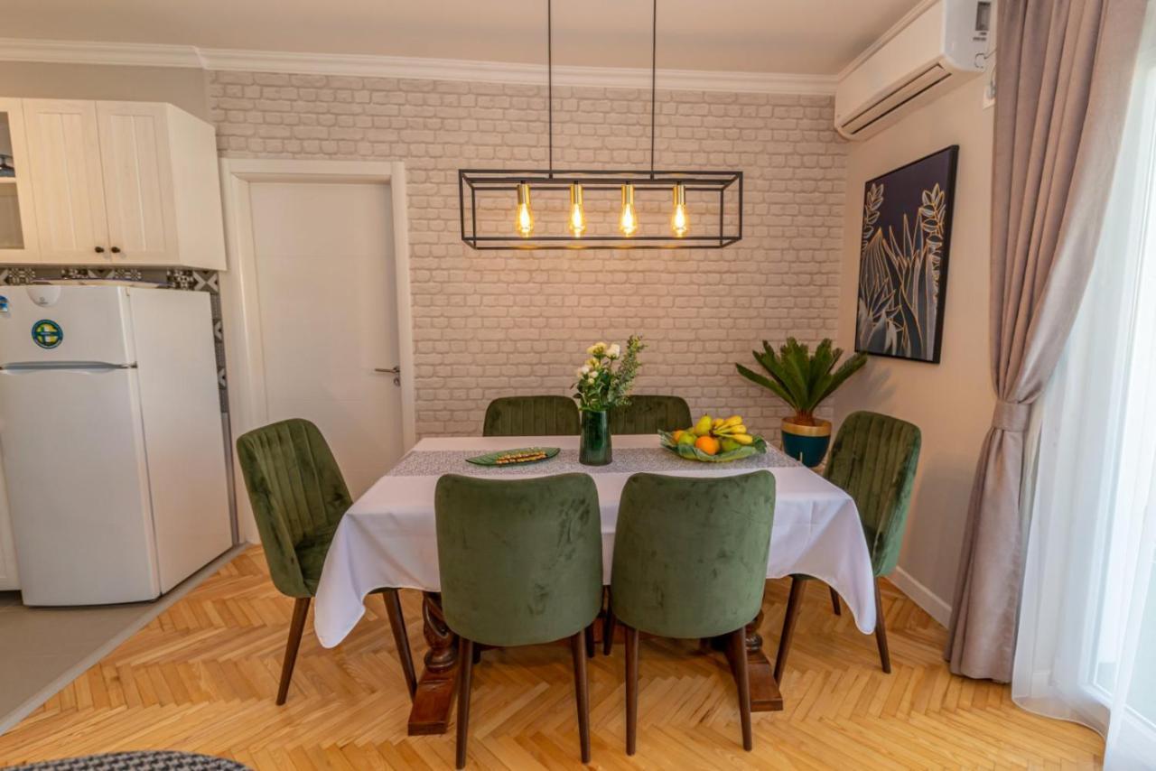 City Center De Lux Apartment Бар Екстериор снимка