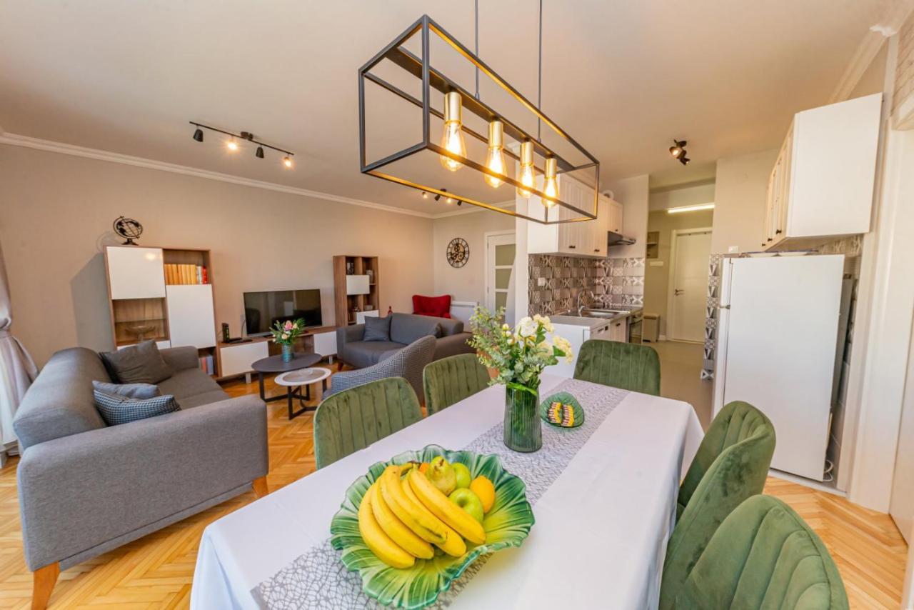 City Center De Lux Apartment Бар Екстериор снимка