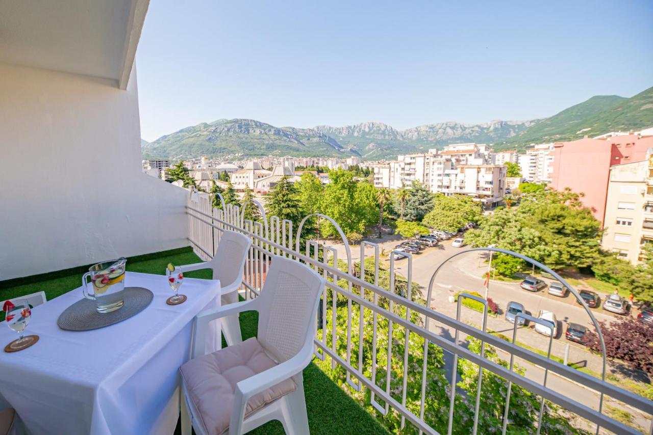 City Center De Lux Apartment Бар Екстериор снимка