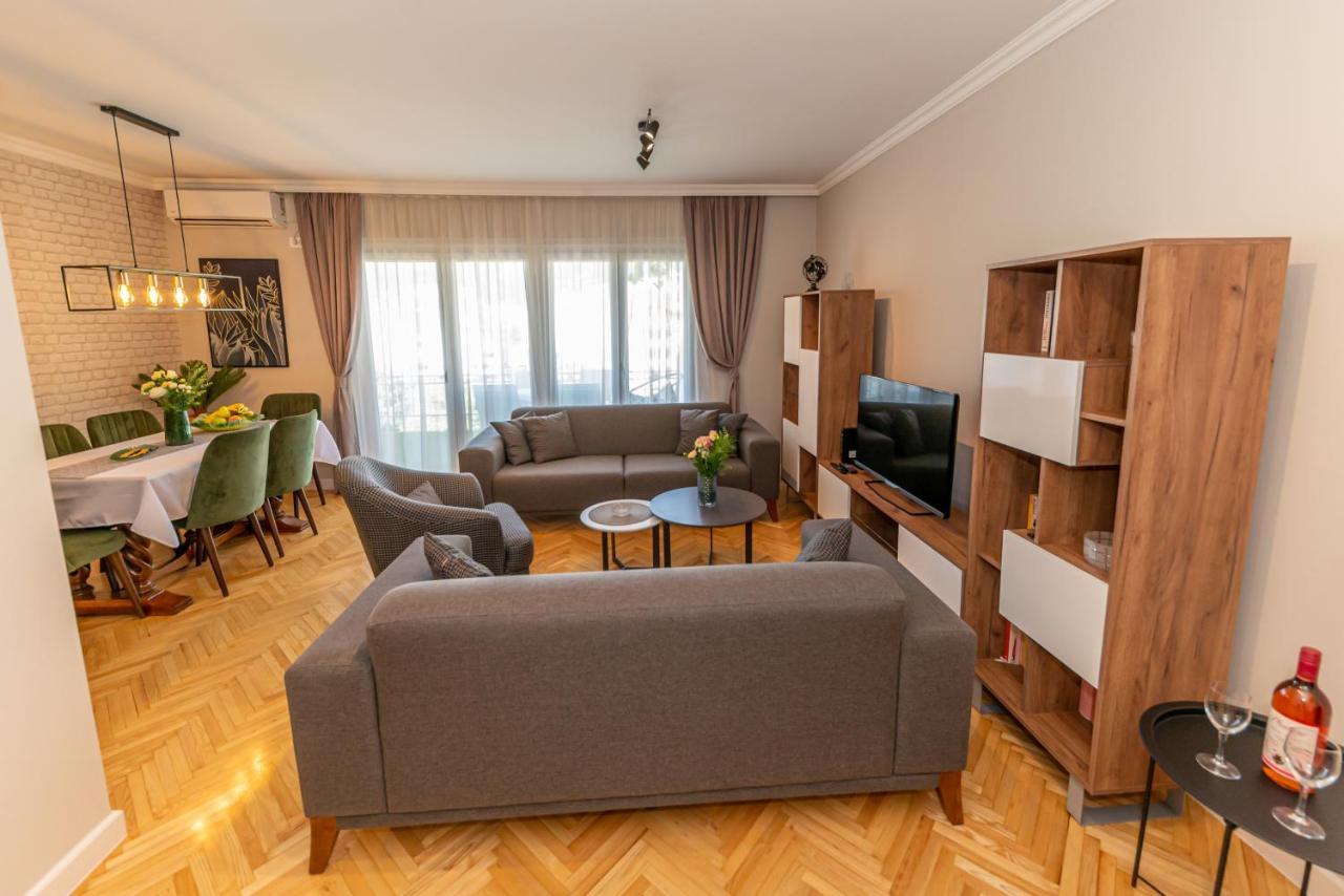 City Center De Lux Apartment Бар Екстериор снимка